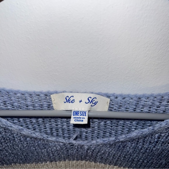 ๐4 for 25๐ She + Sky | Lightweight Stripes Blouse - Picture 5 of 6